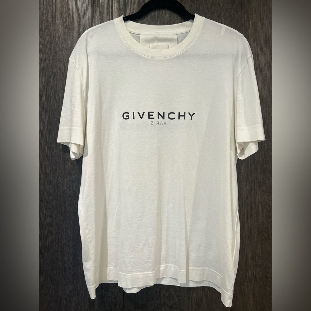 Givenchy logo T
